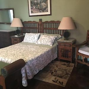 Habitación Estándar con Cama Queen
